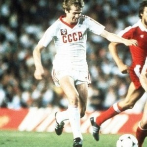 Форма сборной СССР по футболу гостевая 1982/1984 (комплект: футболка + шорты + гетры)